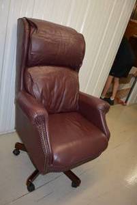 lot 39 image: Executive Chair, Burgundy Leather by Best Chairs