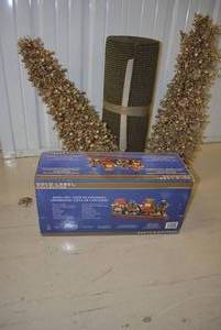 lot 32 image: Santas Express, 2 Small Golden Decorative Trees and Hallway Rug