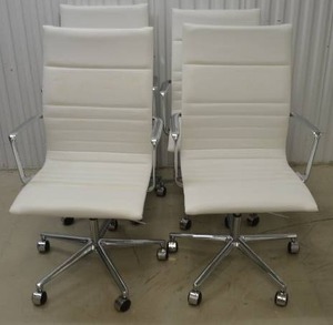 lot 14 image: Set of 4 Cantoni Chrome Dining Chairs with White Upholstery