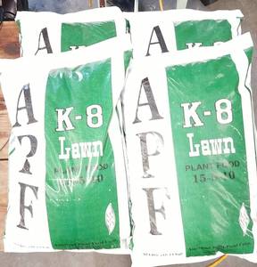 lot 11 image: 4 Bags of K-8 Lawn Plant Food