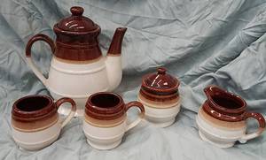 lot 19 image: Ceramic Tea Set