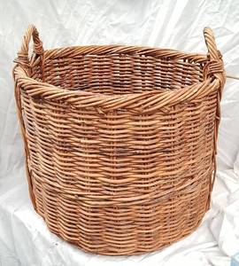 lot 28 image: Large Wicker Basket
