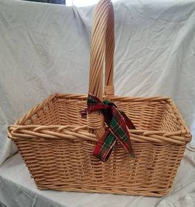 lot 42 image: Large Wicker Basket