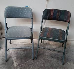 lot 68 image: 2 Folding Chairs