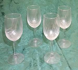 lot 77 image: 4 Stemware Glasses