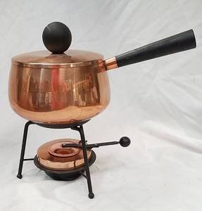 lot 82 image: Fondue Pot