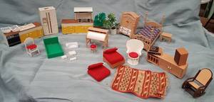 lot 85 image: Vintage Doll-House Furniture