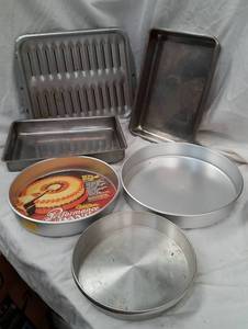 lot 98 image: Lot of Metal Pans
