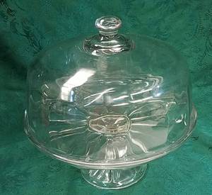 lot 101 image: Glass Cake Stand w Lid