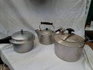 lot 103 image: Aluminum Cookware