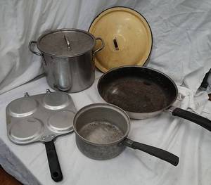 lot 186 image: Assorted Cookware