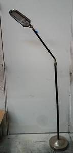 lot 189 image: Hampton Bay Floor Lamp