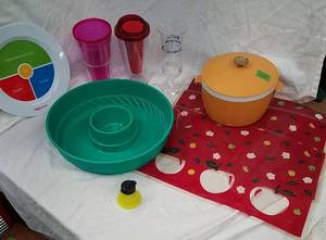 lot 192 image: Plastic Kitchenware