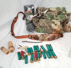 lot 200 image: Hunting Paraphernalia