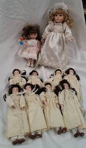 lot 30 image: 10 Assorted Dolls