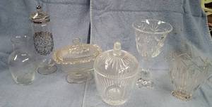 lot 223 image: Decorative glassware
