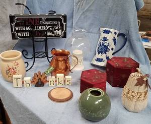 lot 226 image: Household Decor