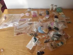 lot 199 image: Jewelry making supplies