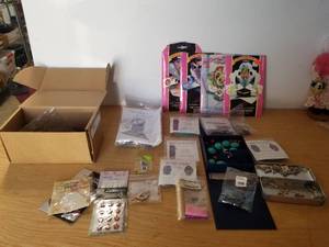 lot 201 image: Jewelry making supplies
