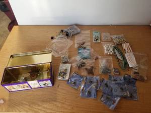 lot 202 image: Jewelry making supplies