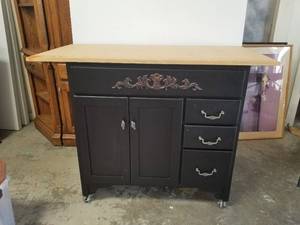 lot 65 image: Furniture