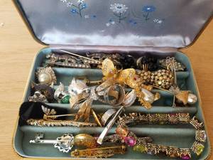 lot 206 image: Jewelry