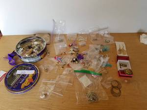 lot 212 image: Jewelry making supplies