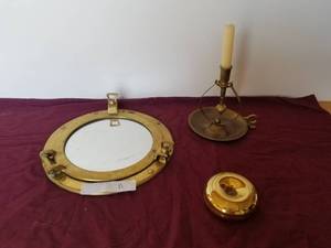 lot 11 image: Brass Home decor
