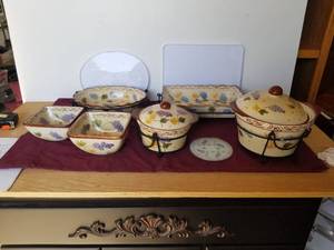 lot 16 image: KITCHEN ITEMS