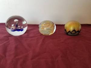 lot 17 image: Paper weights
