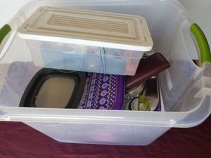 lot 19 image: Jewelry making supplies and sewing supplies