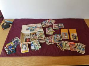 lot 34 image: Baseball cards