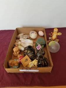 lot 45 image: Vintage figurines