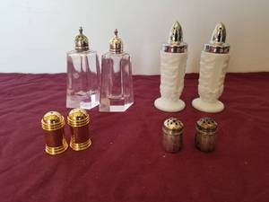 lot 52 image: Salt and Pepper shakets Sterling,  Mikasa
