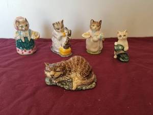 lot 55 image: Vintage figurines