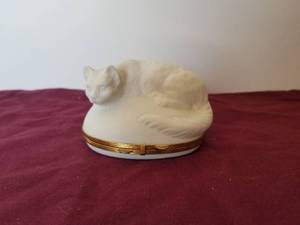 lot 57 image: Limoges Cat ring holder