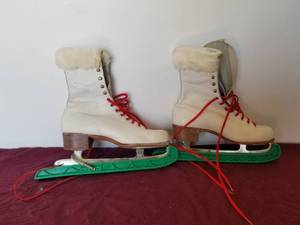 lot 70 image: Ice Skates