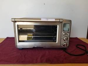 lot 76 image: Breville countertop oven