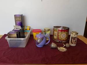 lot 79 image: KITCHEN ITEMS