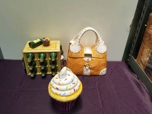 lot 108 image: KITCHEN ITEMS