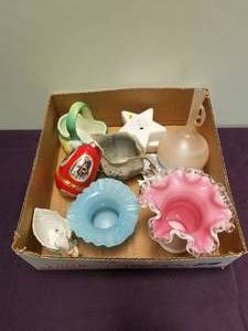 lot 113 image: Vintage figurines