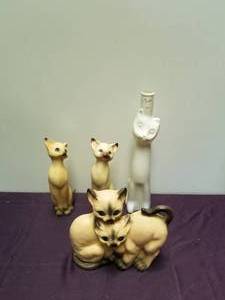 lot 125 image: Cat figurines