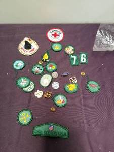 lot 130 image: Patches and pins - Girl Scout