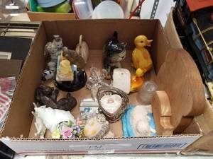 lot 131 image: Vintage figurines - Goebel