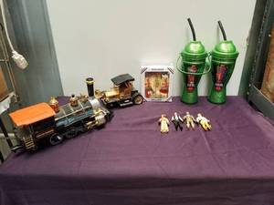 lot 132 image: Vintage toys