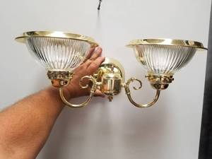 lot 142 image: Light Fixture