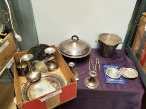 lot 154 image: Silver collectbiles