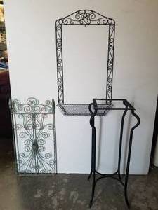 lot 88 image: Furniture