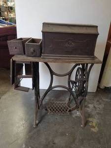 lot 90 image: Vintage sewing machine