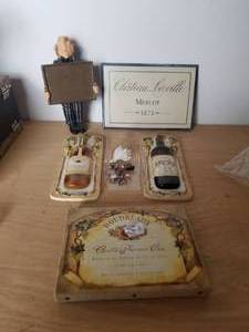 lot 172 image: Wine decorations